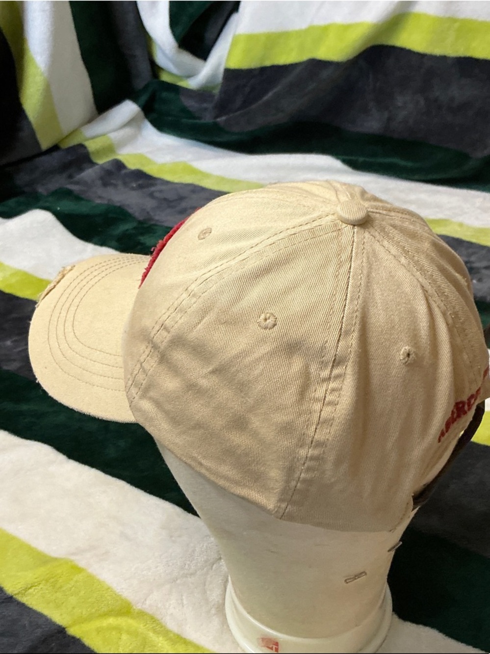 Abercrombie Beige Baseball Cap with Red Patch - Picture 4 of 11